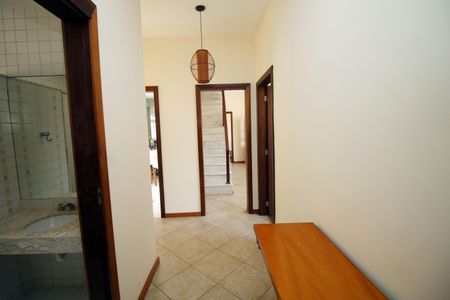 Casa à venda com 171m², 5 quartos e 1 vagaBanheiro CorredorBanheiro Corredor