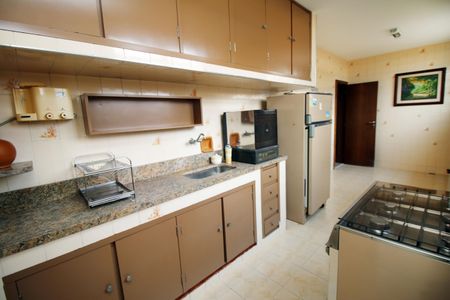 Casa à venda com 171m², 5 quartos e 1 vagaCozinha 1