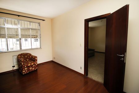 Casa à venda com 171m², 5 quartos e 1 vagaQuarto 2