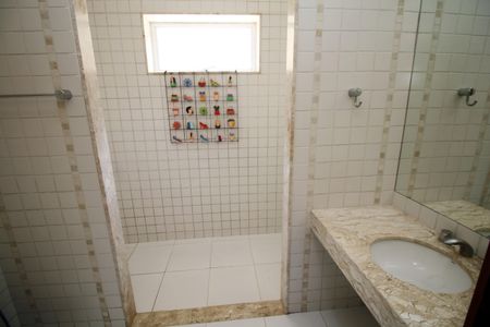 Casa à venda com 171m², 5 quartos e 1 vagaBanheiro Social 2
