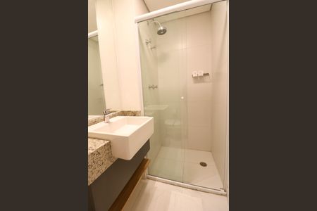 Banheiro de kitnet/studio para alugar com 1 quarto, 22m² em Jardim das Acacias, São Paulo