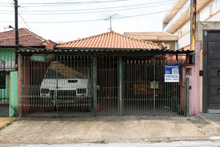 Casa à venda com 200m², 2 quartos e 2 vagasFachada