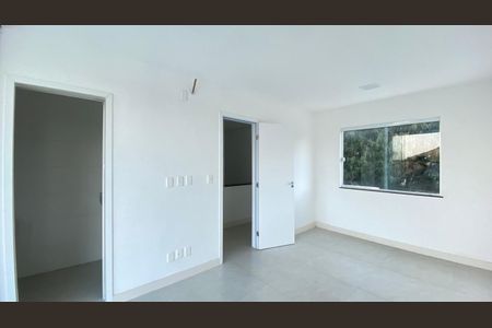 Casa à venda com 3 quartos, 113m² em Serra Grande, Niterói