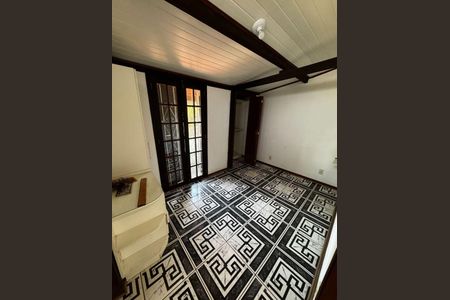 Casa à venda com 5 quartos, 300m² em Engenho do Mato, Niterói