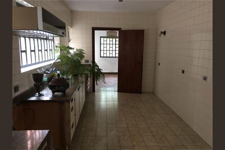 Casa à venda com 3 quartos, 377m² em Vila Sonia, São Paulo