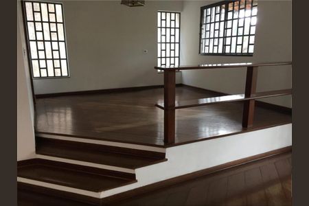 Casa à venda com 377m², 3 quartos e 3 vagas