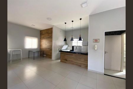 Apartamento à venda com 2 quartos, 50m² em Vila Carmosina, São Paulo