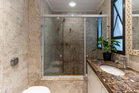 Apartamento à venda com 210m², 4 quartos e 3 vagasBanheiro da Suíte 1