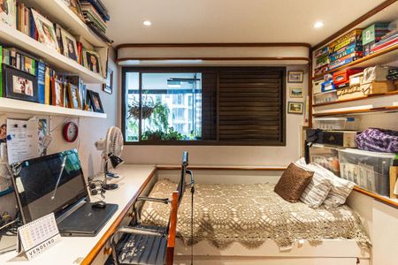 Apartamento à venda com 210m², 4 quartos e 3 vagasQuarto 1