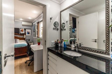 Apartamento à venda com 210m², 4 quartos e 3 vagasBanheiro da Suíte 2