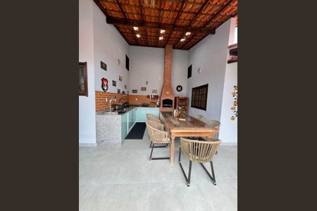 Casa à venda com 4 quartos, 200m² em Piratininga, Niterói