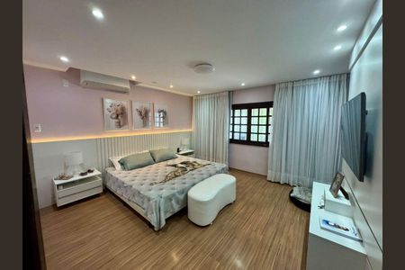 Casa à venda com 4 quartos, 200m² em Piratininga, Niterói