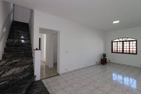 Sala de TV de casa para alugar com 3 quartos, 266m² em Vila Guiomar, Santo André