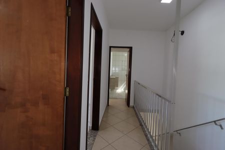 Casa para alugar com 266m², 3 quartos e 5 vagasCorredor piso superior