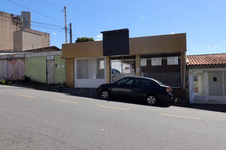 Casa para alugar com 266m², 3 quartos e 5 vagasFachada