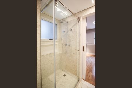 Apartamento à venda com 105m², 4 quartos e 2 vagas Apartamento à venda com 105m², 4 quartos e 2 vagasBanheiro da Suíte