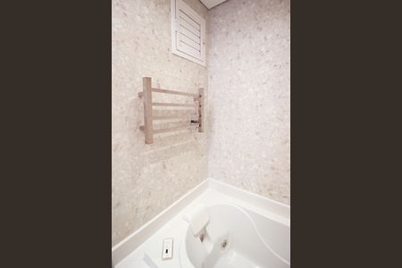 Apartamento à venda com 105m², 4 quartos e 2 vagas Apartamento à venda com 105m², 4 quartos e 2 vagasBanheiro da Suíte