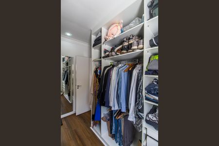 Casa de condomínio à venda com 180m², 3 quartos e 2 vagas Casa de condomínio à venda com 180m², 3 quartos e 2 vagasCloset da suíte