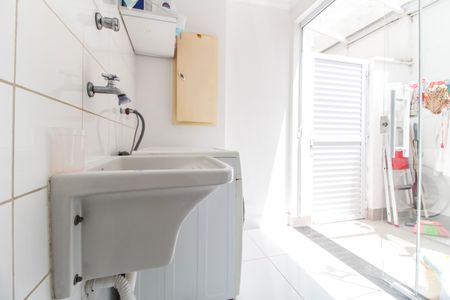 Casa de condomínio à venda com 180m², 3 quartos e 2 vagas Casa de condomínio à venda com 180m², 3 quartos e 2 vagasÁrea de Serviço