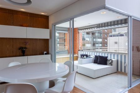 Apartamento à venda com 157m², 3 quartos e 4 vagas