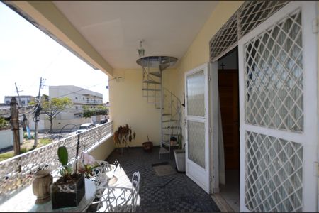 Varanda da Sala de casa para alugar com 2 quartos, 220m² em Marechal Hermes, Rio de Janeiro