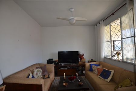 Sala de casa para alugar com 2 quartos, 220m² em Marechal Hermes, Rio de Janeiro