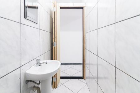 Banheiro de casa para alugar com 1 quarto, 70m² em Rio Pequeno, São Paulo