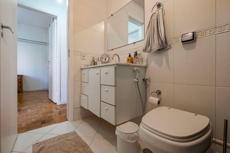 Apartamento à venda com 68m², 2 quartos e 1 vaga Apartamento à venda com 68m², 2 quartos e 1 vagaBanheiro Social