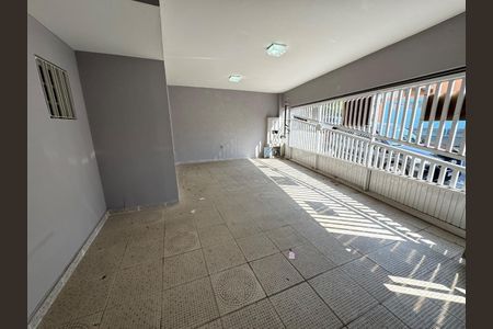 Casa à venda com 182m², 4 quartos e 4 vagasFoto 01