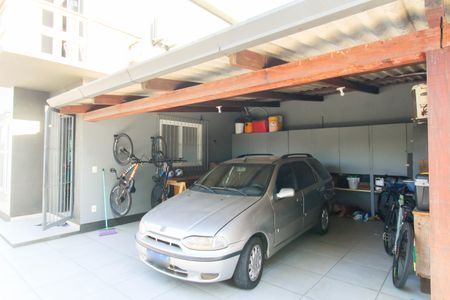 Casa à venda com 240m², 5 quartos e 5 vagas Casa à venda com 240m², 5 quartos e 5 vagasÁrea externa