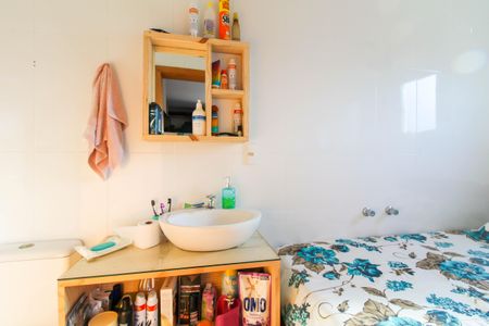 Casa à venda com 240m², 5 quartos e 5 vagas Casa à venda com 240m², 5 quartos e 5 vagasCasa 1 - Banheiro da Suíte