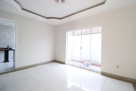 Sala 2 de casa para alugar com 3 quartos, 220m² em Santa Mônica, Uberlândia