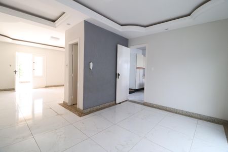 Sala 2 de casa para alugar com 3 quartos, 220m² em Santa Mônica, Uberlândia