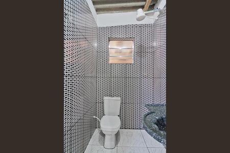 Casa para alugar com 50m², 2 quartos e 1 vaga Casa para alugar com 50m², 2 quartos e 1 vagaBanheiro