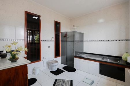 Casa para alugar com 242m², 3 quartos e 3 vagasBanheiro da suíte 1