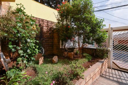 Casa para alugar com 242m², 3 quartos e 3 vagasJardim e entrada