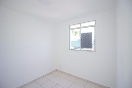 Quarto 2 de apartamento para alugar com 2 quartos, 45m² em Morro do Confisco, Contagem