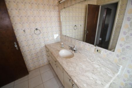 Casa para alugar com 370m², 5 quartos e 4 vagasBanheiro 2 - Suíte