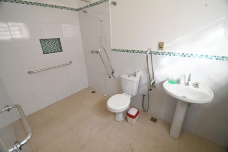 Casa para alugar com 370m², 5 quartos e 4 vagasBanheiro 1 - Suíte