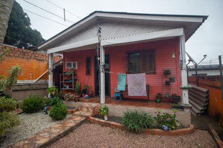 Casa à venda com 180m², 3 quartos e sem vaga Casa à venda com 180m², 3 quartos e sem vagaFachada