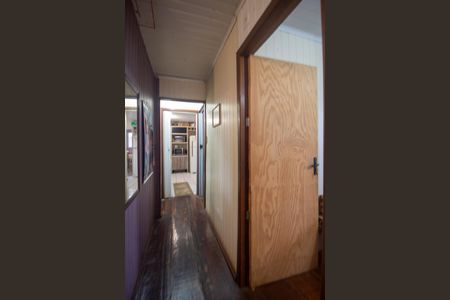 Corredor de casa à venda com 4 quartos, 180m² em Vila Nova, Porto Alegre