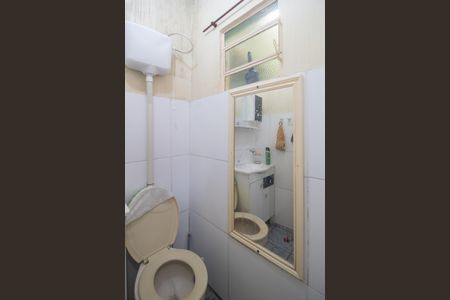 Casa à venda com 180m², 3 quartos e sem vaga Casa à venda com 180m², 3 quartos e sem vagaBanheiro