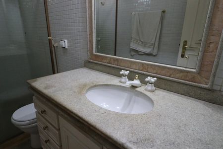 Casa para alugar com 610m², 4 quartos e 5 vagasBanheiro da Suíte 4