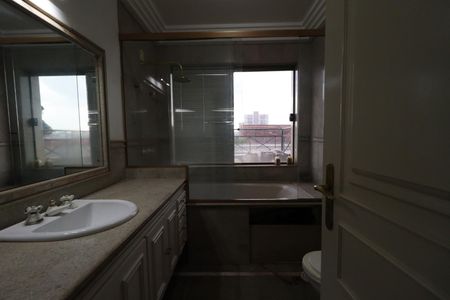 Casa para alugar com 610m², 4 quartos e 5 vagasBanheiro da Suíte 2