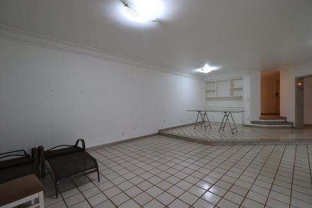 Casa para alugar com 610m², 4 quartos e 5 vagasSala