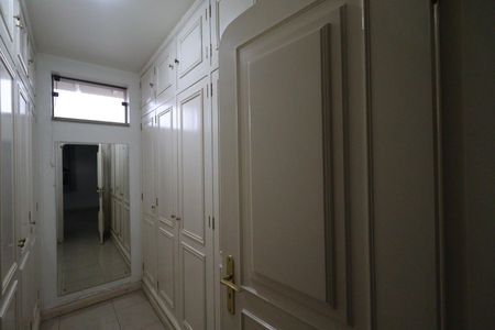 Casa para alugar com 610m², 4 quartos e 5 vagasCloset da suíte 2