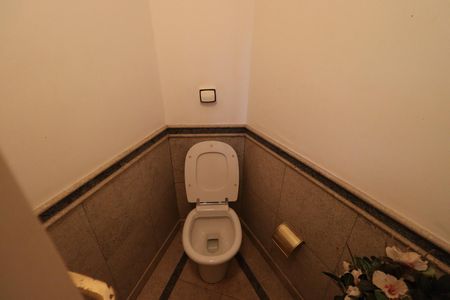 Casa para alugar com 610m², 4 quartos e 5 vagasLavabo