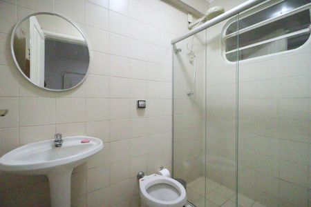Casa para alugar com 610m², 4 quartos e 5 vagasBanheiro de serviço