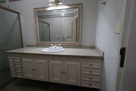 Casa para alugar com 610m², 4 quartos e 5 vagasBanheiro da Suíte 3