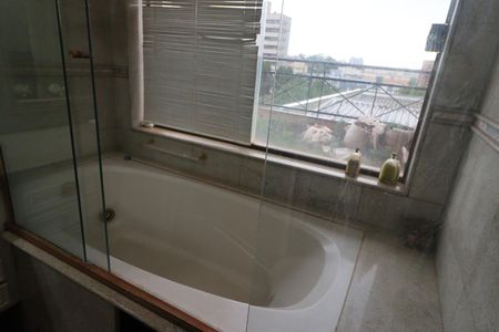 Casa para alugar com 610m², 4 quartos e 5 vagasBanheiro da Suíte 2